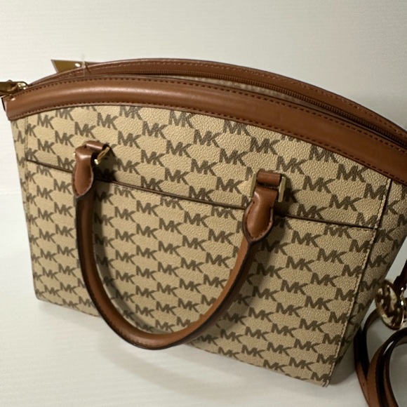 Michael Kors medium size hand bag - Picture 5 of 14